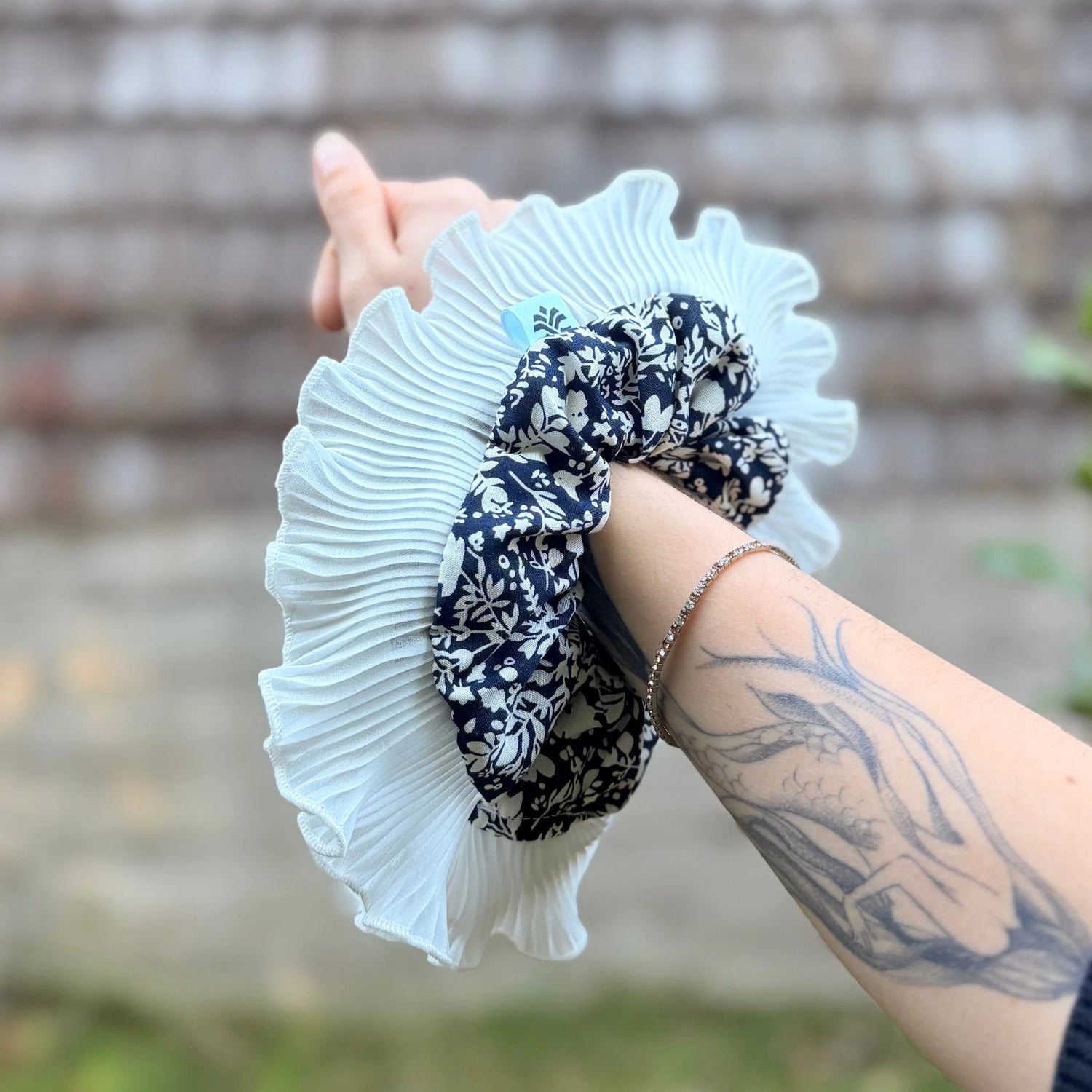 BAMBAS SIMPLES - MAXI SCRUNCHIE CON VUELOS PLISADOS
