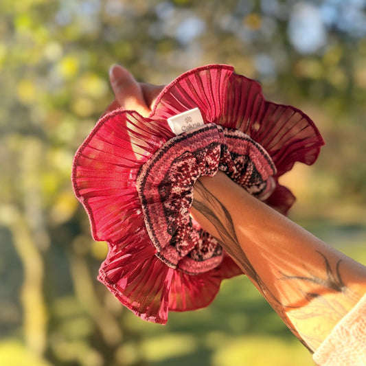 Bamba Simple/ Maxi scrunchie con Vuelos Plisados - Ciruela austral
