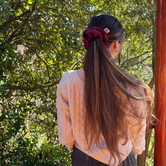 Scrunchie/Collet de Tela - Burdeo - Suavidad y protección para tu cabello