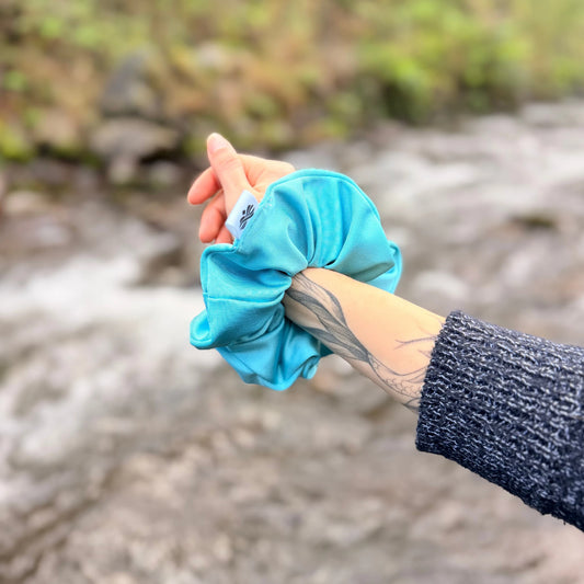 Scrunchie/Collet de Tela - Celeste - Suavidad y protección para tu cabello