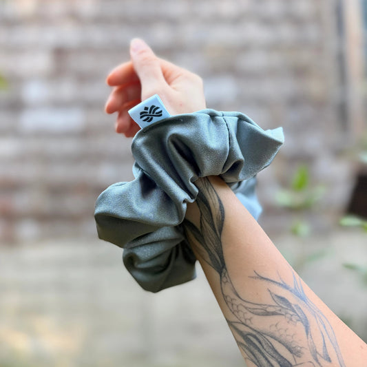 Scrunchie/Collet de Tela - Negro  - Suavidad y protección para tu cabello