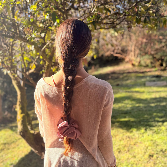 Scrunchie/Collet de Tela - Palo rosa  - Suavidad y protección para tu cabello
