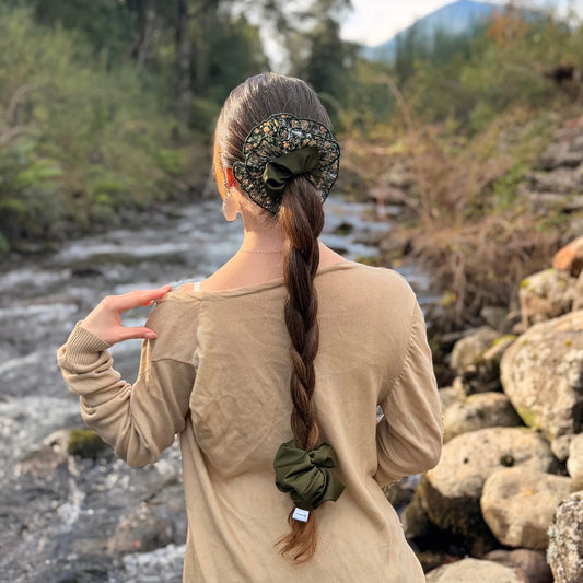 Bamba Simple/ Maxi scrunchie con Vuelos Plisados - Bosque siempre verde