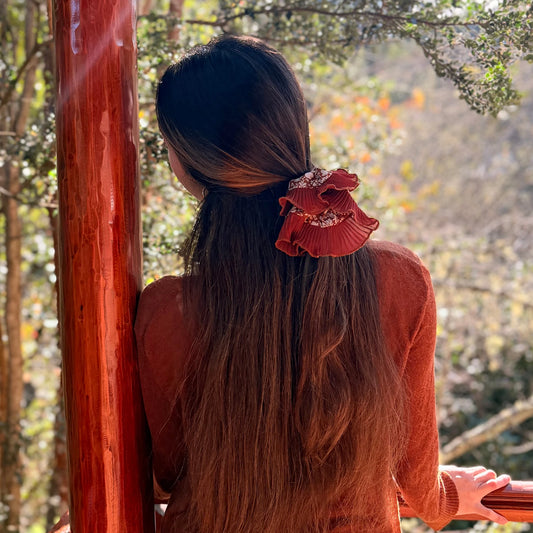 Bamba Simple/ Maxi scrunchie con Vuelos Plisados - Greda florida