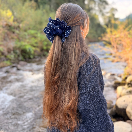Bamba Simple/ Maxi scrunchie con Vuelos Plisados - Noche de arrayan